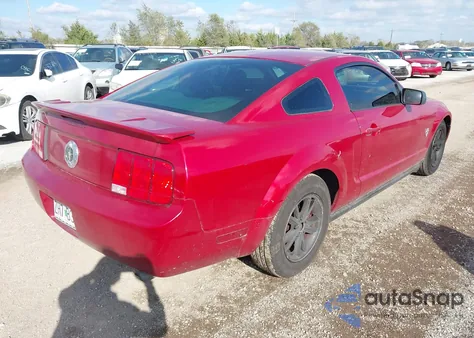 2009 Ford Mustang V6/V6 Premium z USA, uszkodzony, nr VIN 1ZVHT80N395142151